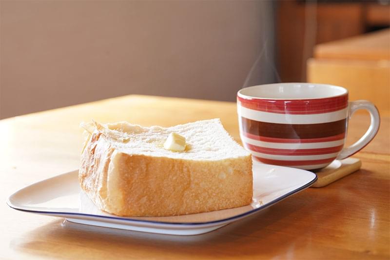 人気の食パンとコーヒー